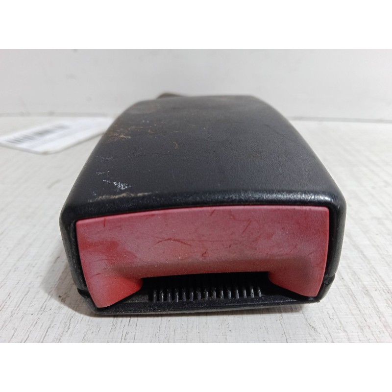 Recambio de anclaje cinturon trasero derecho para opel meriva a monospace (x03) 1.4 16v twinport (e75) referencia OEM IAM   