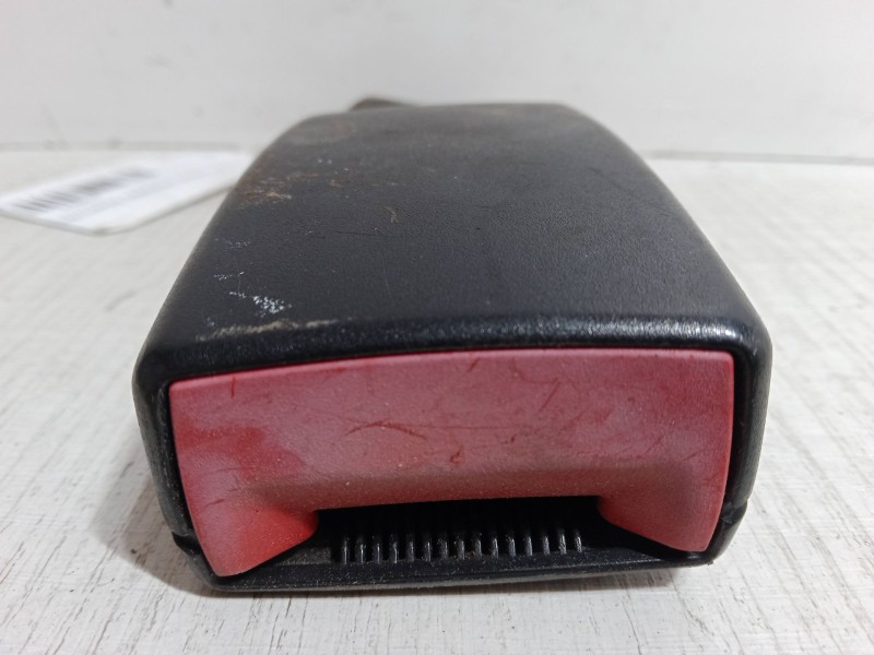 Recambio de anclaje cinturon trasero derecho para opel meriva a monospace (x03) 1.4 16v twinport (e75) referencia OEM IAM   