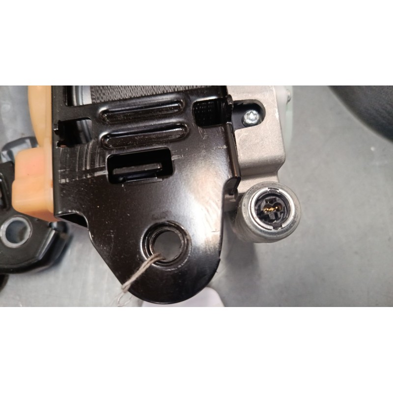Recambio de cinturon seguridad delantero derecho para opel insignia a sports tourer (g09) 2.0 cdti (35) referencia OEM IAM   