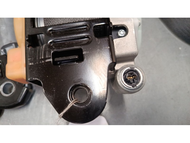 Recambio de cinturon seguridad delantero derecho para opel insignia a sports tourer (g09) 2.0 cdti (35) referencia OEM IAM   