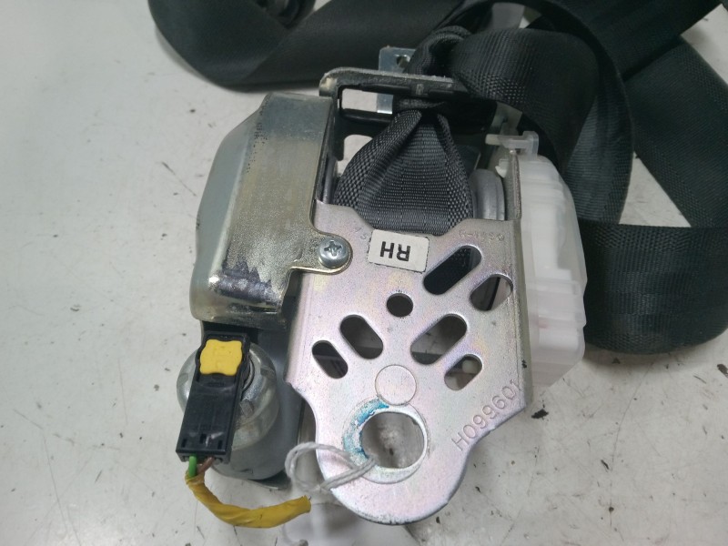 Recambio de cinturon seguridad delantero derecho para hyundai i30 (fd) 1.4 referencia OEM IAM 88820 2R900  