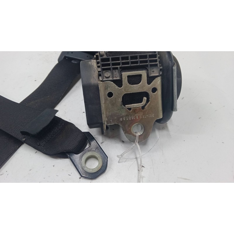 Recambio de cinturon seguridad delantero derecho para mitsubishi colt vi (z3_a, z2_a) 1.5 di-d (z39a) referencia OEM IAM 6068438
