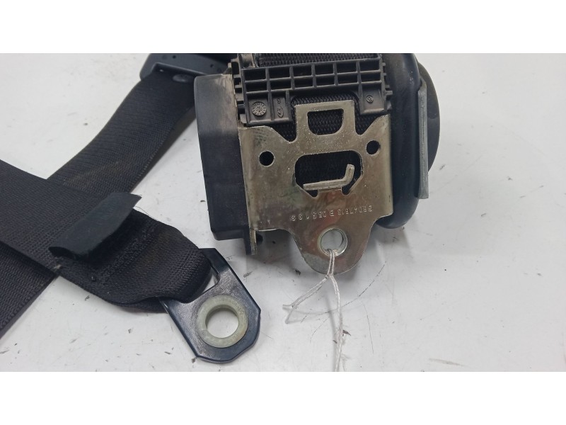 Recambio de cinturon seguridad delantero derecho para mitsubishi colt vi (z3_a, z2_a) 1.5 di-d (z39a) referencia OEM IAM 6068438