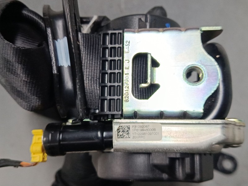 Recambio de cinturon seguridad delantero derecho para volvo v40 hatchback (525) d2 referencia OEM IAM P31292067  