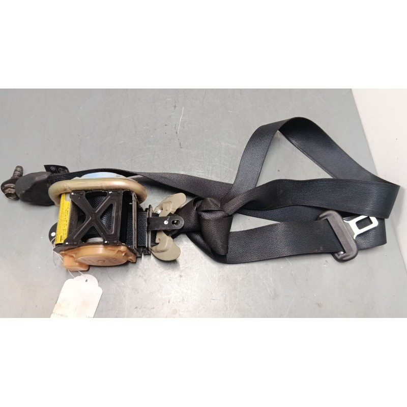Recambio de cinturon seguridad delantero derecho para toyota avensis (_t25_) 1.8 (zzt251_) referencia OEM IAM 73210 05050 00  