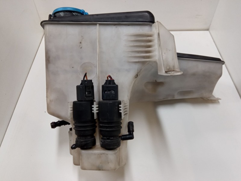 Recambio de deposito limpiaparabrisas para bmw x5 (e53) 3.0 d referencia OEM IAM 61678252738  