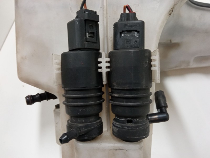 Recambio de deposito limpiaparabrisas para bmw x5 (e53) 3.0 d referencia OEM IAM 61678252738  