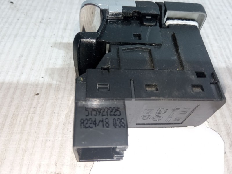 Recambio de boton freno mano para seat leon (5f1) 1.4 tsi referencia OEM IAM 575927225   Recambio de boton freno mano para seat leon (5f1) 1.4 tsi referencia OEM IAM 575927225