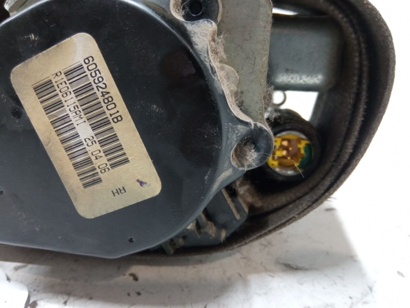 Recambio de cinturon seguridad delantero izquierdo para dodge caliber 2.0 crd referencia OEM IAM 605924801B  