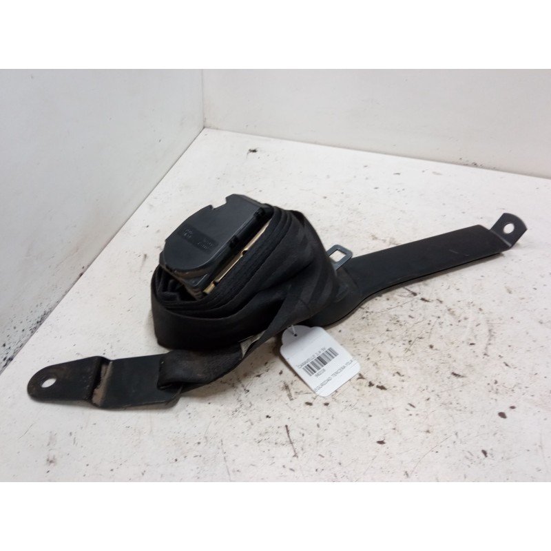 Recambio de cinturon seguridad tercera fila derecho para volkswagen caravelle 2,4 5v 2-aab-2m referencia OEM IAM 705857815  