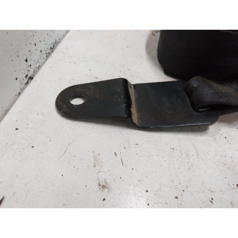 Recambio de cinturon seguridad tercera fila derecho para volkswagen caravelle 2,4 5v 2-aab-2m referencia OEM IAM 705857815  