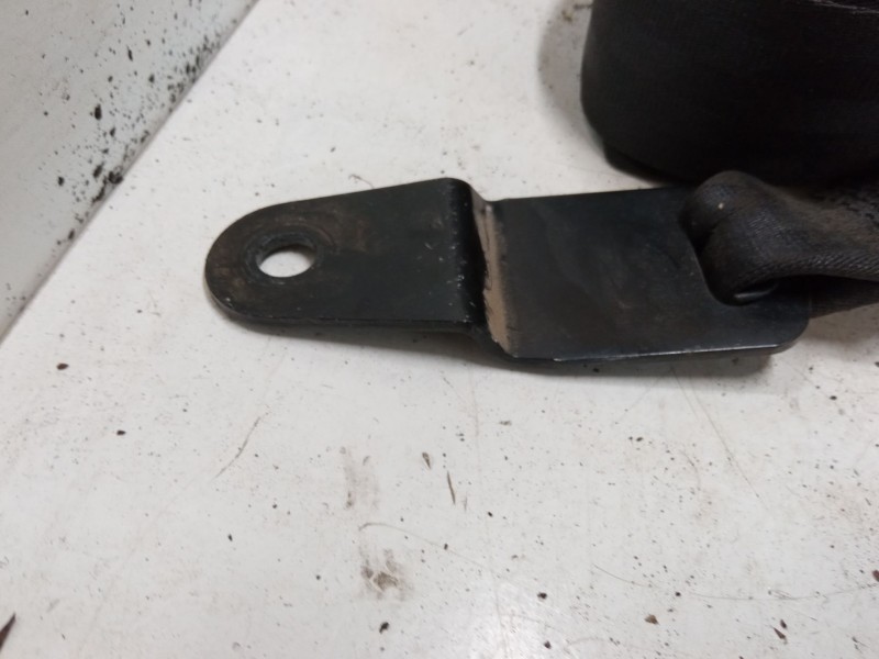 Recambio de cinturon seguridad tercera fila derecho para volkswagen caravelle 2,4 5v 2-aab-2m referencia OEM IAM 705857815  