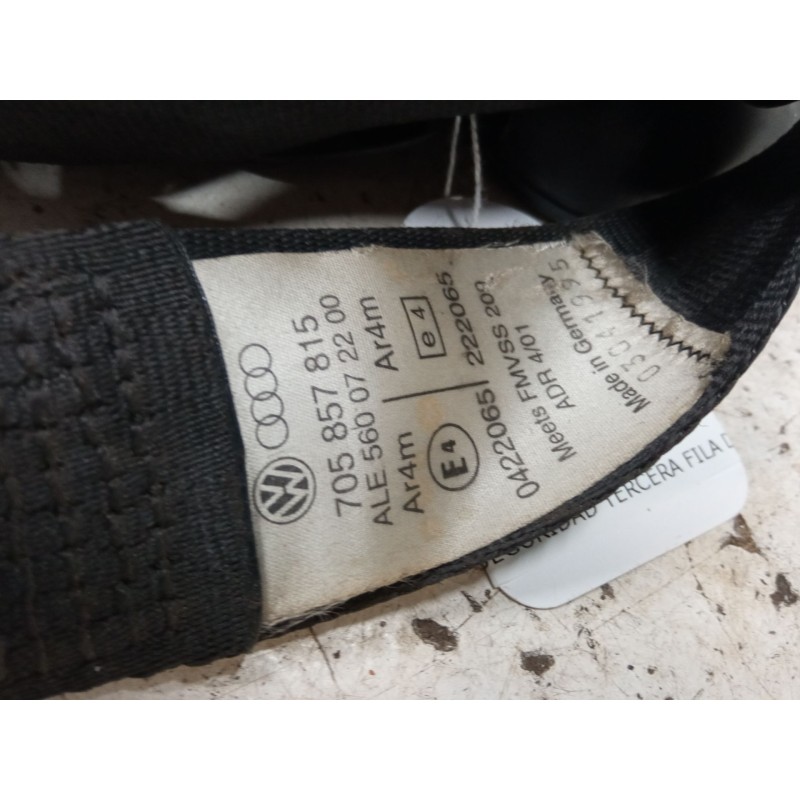 Recambio de cinturon seguridad tercera fila derecho para volkswagen caravelle 2,4 5v 2-aab-2m referencia OEM IAM 705857815  