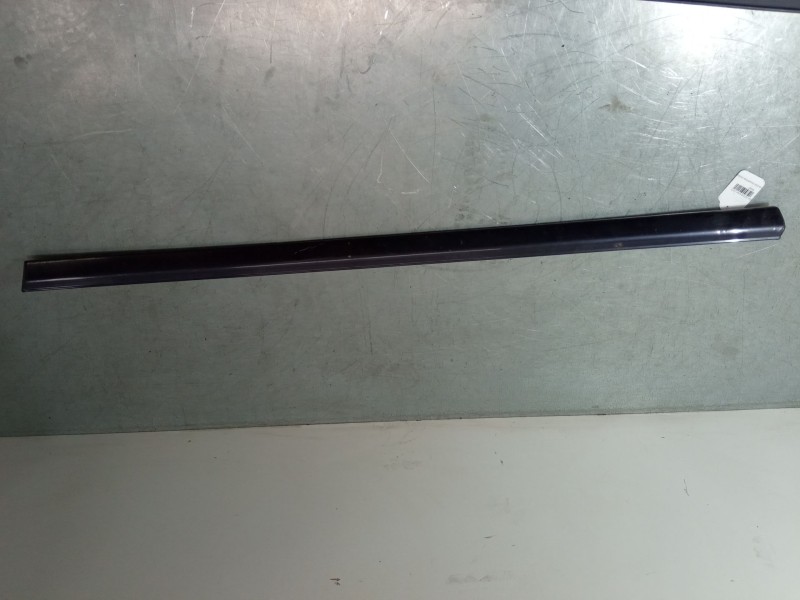 Recambio de moldura rueda delantera derecha para volkswagen golf iii cabriolet (1e7) 1.8 referencia OEM IAM   