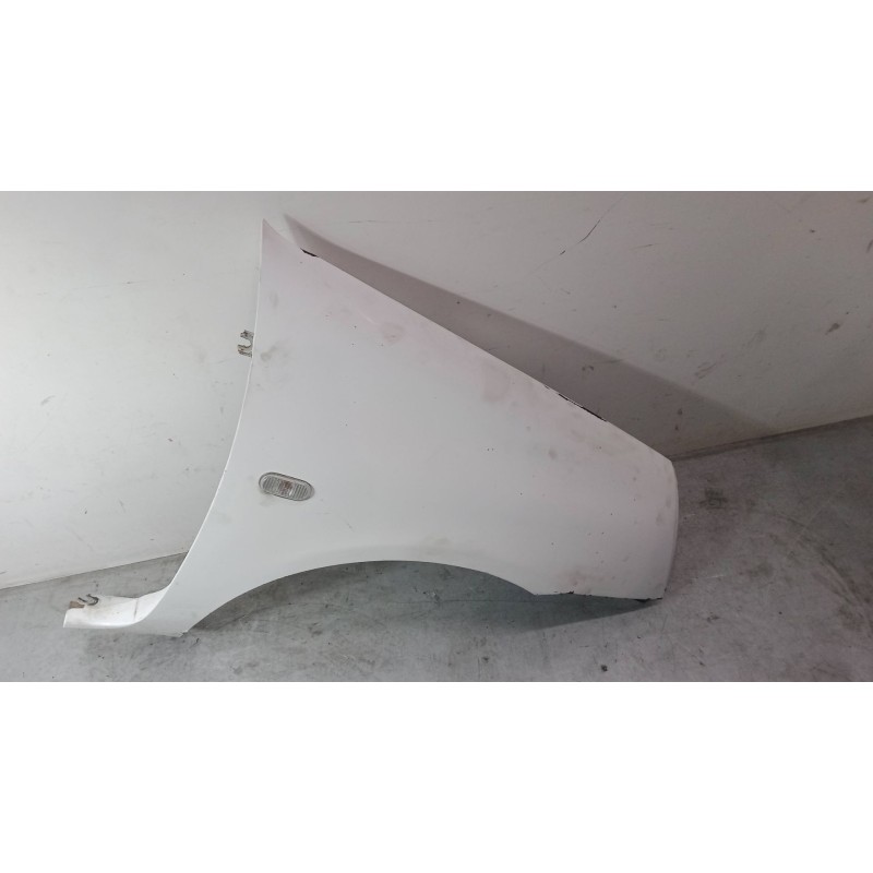 Recambio de aleta delantera derecha para renault clio ii (bb_, cb_) 1.2 (bb0a, bb0f, bb10, bb1k, bb28, bb2d, bb2h, cb0a,... refe