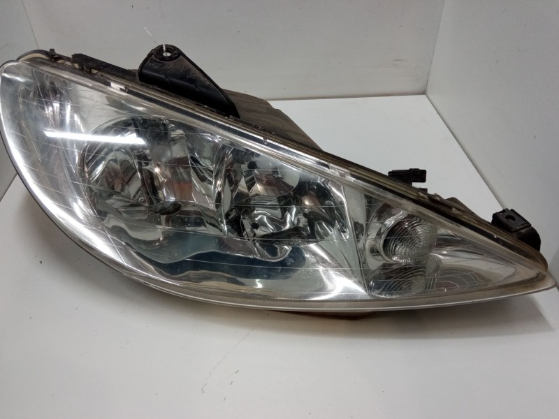 Recambio de faro derecho para peugeot 206 hatchback (2a/c) 2.0 hdi 90 referencia OEM IAM 9628666780  