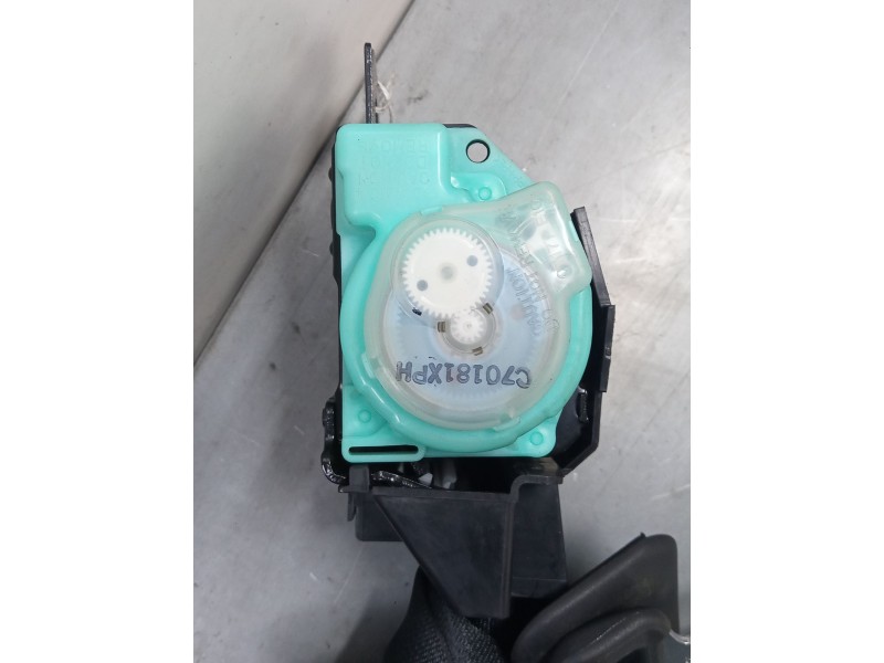 Recambio de cinturon seguridad trasero central para toyota corolla (_e12_) 1.4 vvt-i (zze120_) referencia OEM IAM C70181XPH  