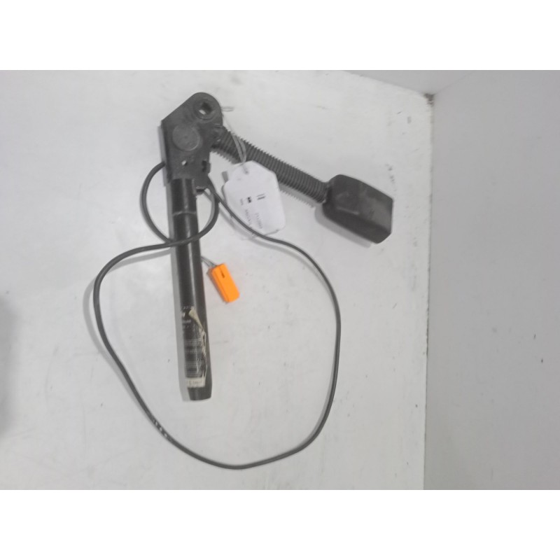 Recambio de anclaje con pretensor delantero izquierdo para ford focus i (daw, dbw) 1.8 tdci referencia OEM IAM   