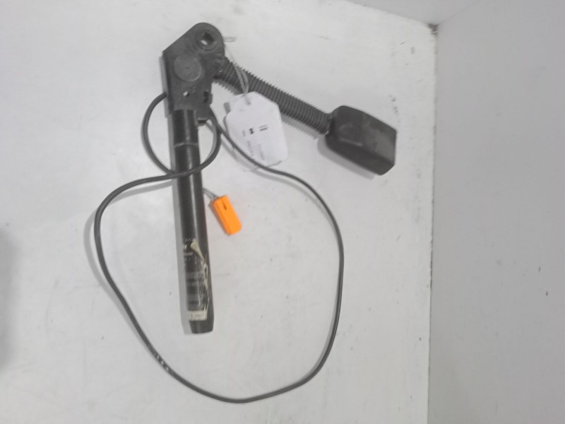 Recambio de anclaje con pretensor delantero izquierdo para ford focus i (daw, dbw) 1.8 tdci referencia OEM IAM   