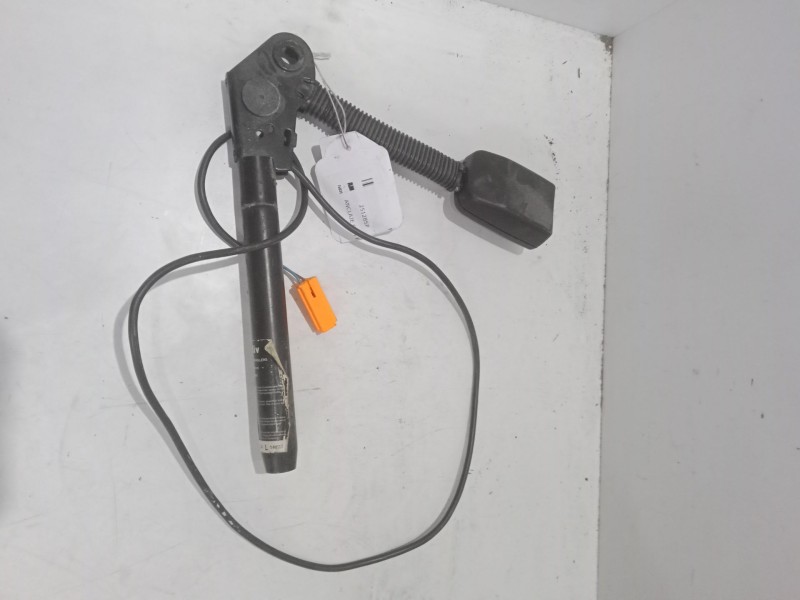 Recambio de anclaje con pretensor delantero izquierdo para ford focus i (daw, dbw) 1.8 tdci referencia OEM IAM   