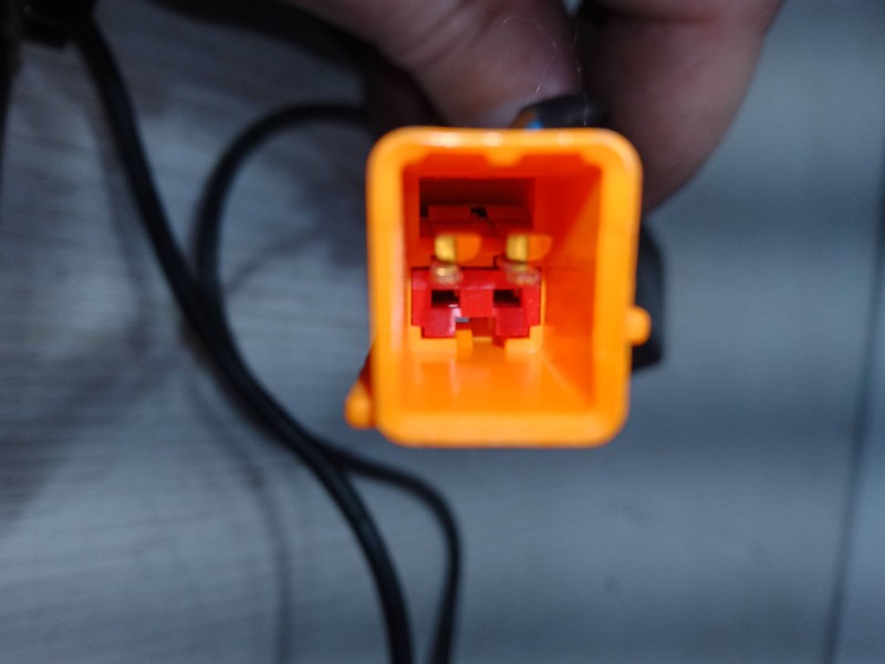 Recambio de anclaje con pretensor delantero izquierdo para ford focus i (daw, dbw) 1.8 tdci referencia OEM IAM   