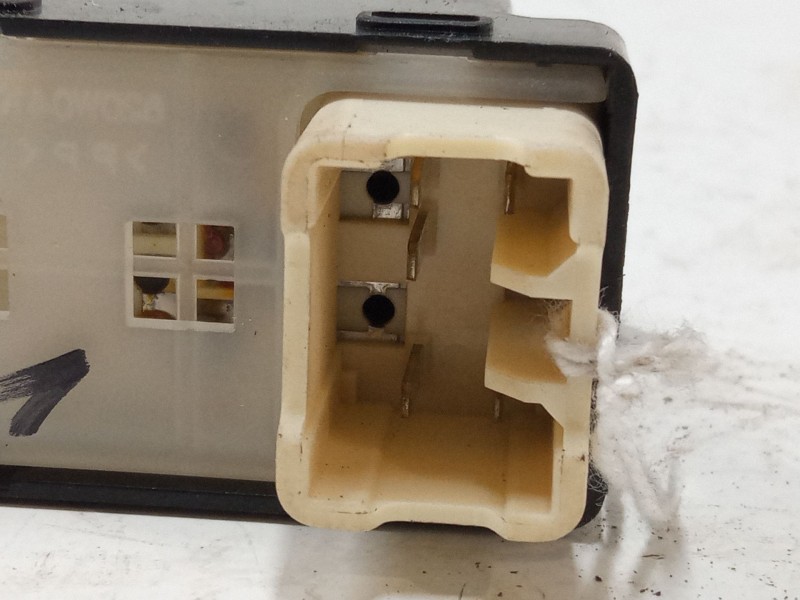 Recambio de mando elevalunas delantero derecho para hyundai accent ii (lc) 1.5 referencia OEM IAM   