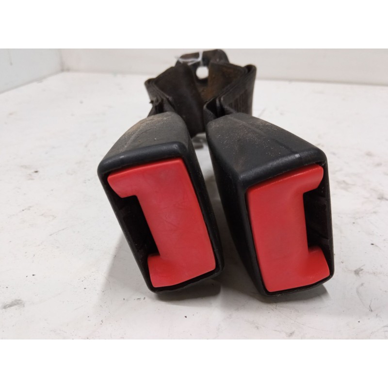 Recambio de anclaje cinturon trasero izquierdo para fiat panda / panda classic (169_) 1.3 d multijet (169.axc1a) referencia OEM 