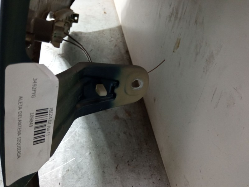 Recambio de aleta delantera izquierda para seat ibiza iii (6l1) 1.4 16v referencia OEM IAM   