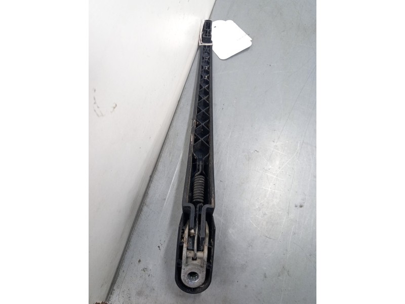 Recambio de brazo limpia trasero para peugeot 207/207+ (wa_, wc_) 1.6 hdi referencia OEM IAM   