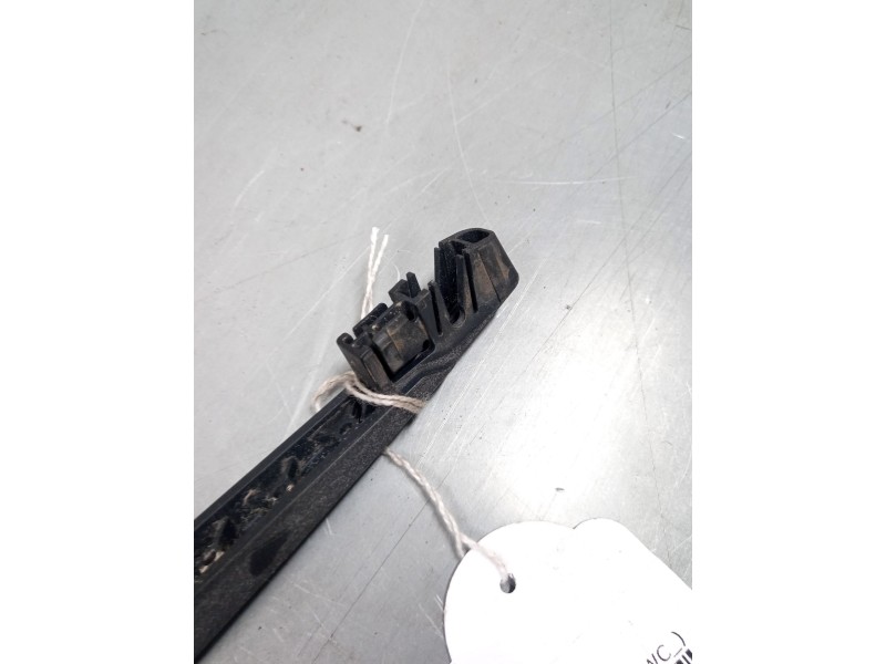 Recambio de brazo limpia trasero para peugeot 207/207+ (wa_, wc_) 1.6 hdi referencia OEM IAM   