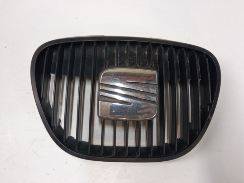 Recambio de rejillas capo para seat ibiza iii (6l1) 1.4 16v referencia OEM IAM   