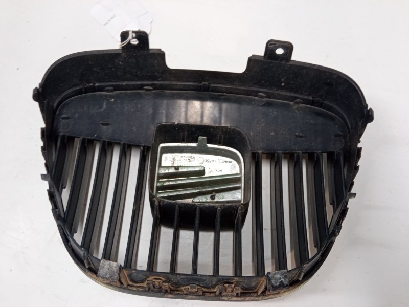 Recambio de rejillas capo para seat ibiza iii (6l1) 1.4 16v referencia OEM IAM   