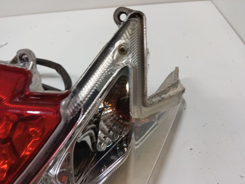 Recambio de piloto trasero central para daelim sv125 referencia OEM IAM   