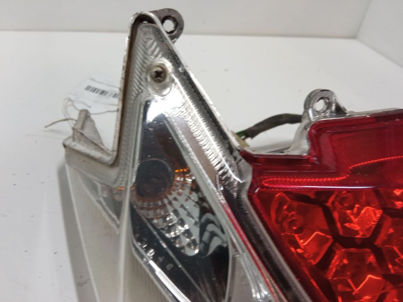 Recambio de piloto trasero central para daelim sv125 referencia OEM IAM   