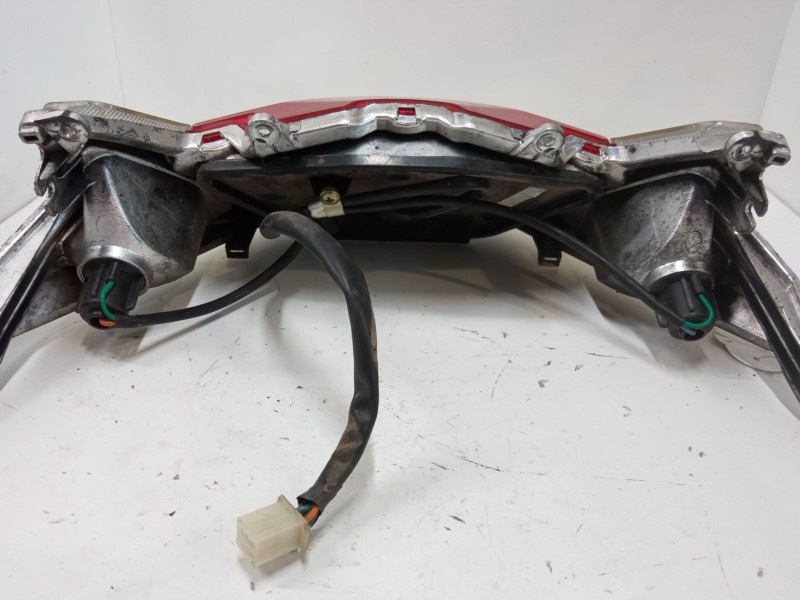 Recambio de piloto trasero central para daelim sv125 referencia OEM IAM   