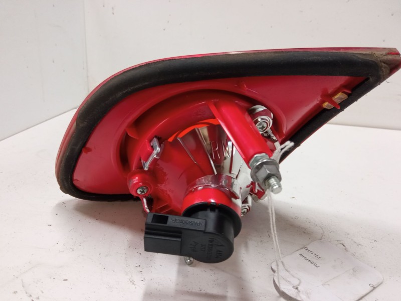 Recambio de piloto trasero porton izquierdo para volkswagen passat b6 (3c2) 2.0 tdi referencia OEM IAM   