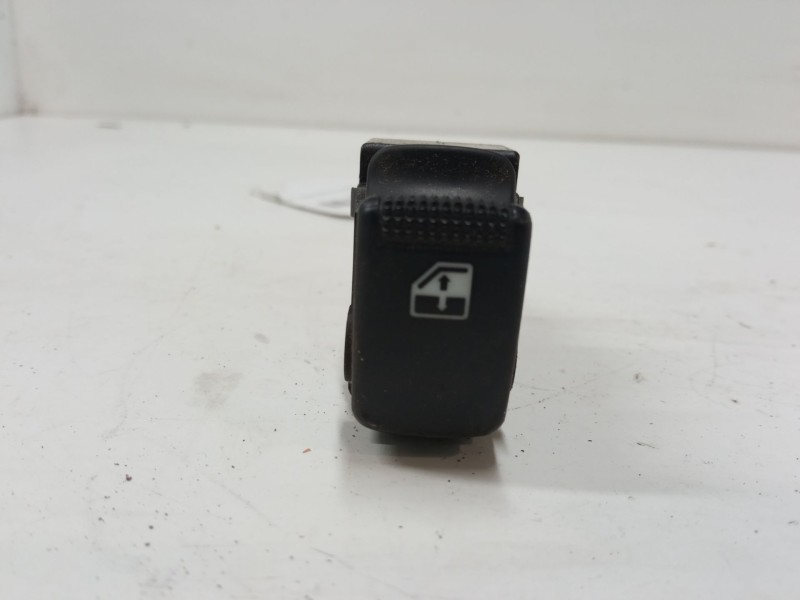 Recambio de mando elevalunas trasero izquierdo para hyundai matrix (fc) 1.6 referencia OEM IAM   