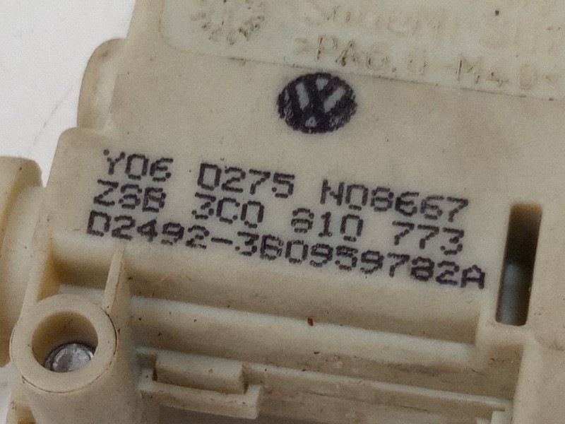 Recambio de motor cierre centralizado tapa combustible para volkswagen passat b6 (3c2) 2.0 tdi referencia OEM IAM 3C0810773  