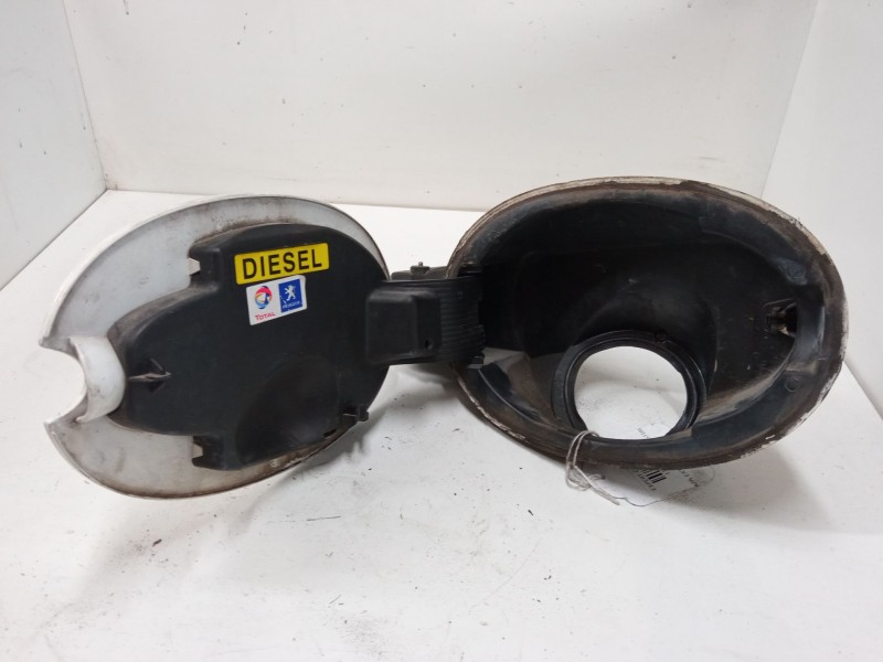 Recambio de tapa exterior combustible para peugeot expert caja/chasis 1.6 hdi 90 16v referencia OEM IAM   