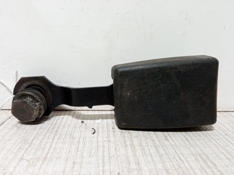 Recambio de anclaje cinturon delantero derecho para mazda 626 v (gf) 2.0 (gfer) referencia OEM IAM   