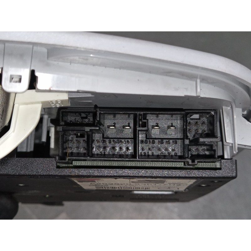 Recambio de luz interior delantera para mercedes-benz clase c (w203) c 200 kompressor (203.042) referencia OEM IAM A2038202301  