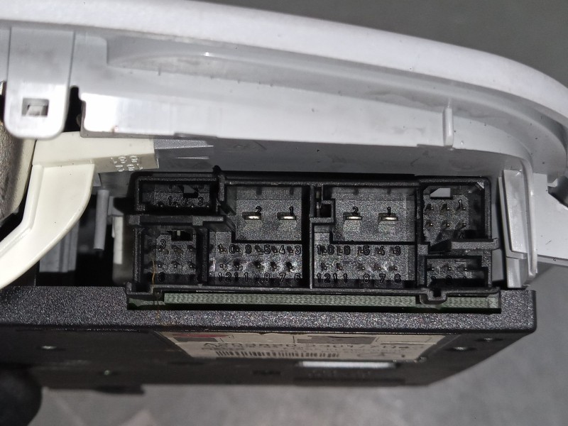 Recambio de luz interior delantera para mercedes-benz clase c (w203) c 200 kompressor (203.042) referencia OEM IAM A2038202301  