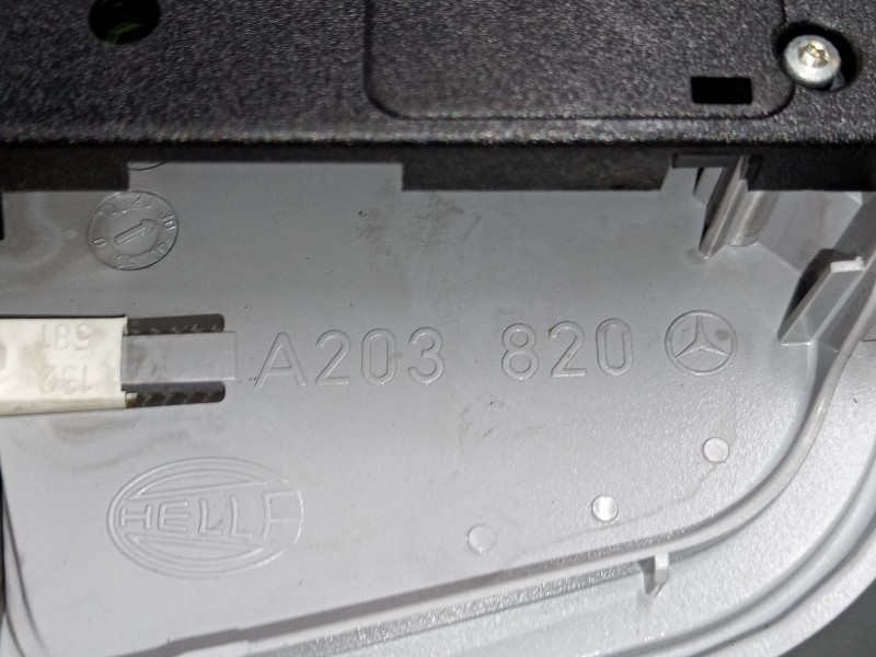 Recambio de luz interior delantera para mercedes-benz clase c (w203) c 200 kompressor (203.042) referencia OEM IAM A2038202301  