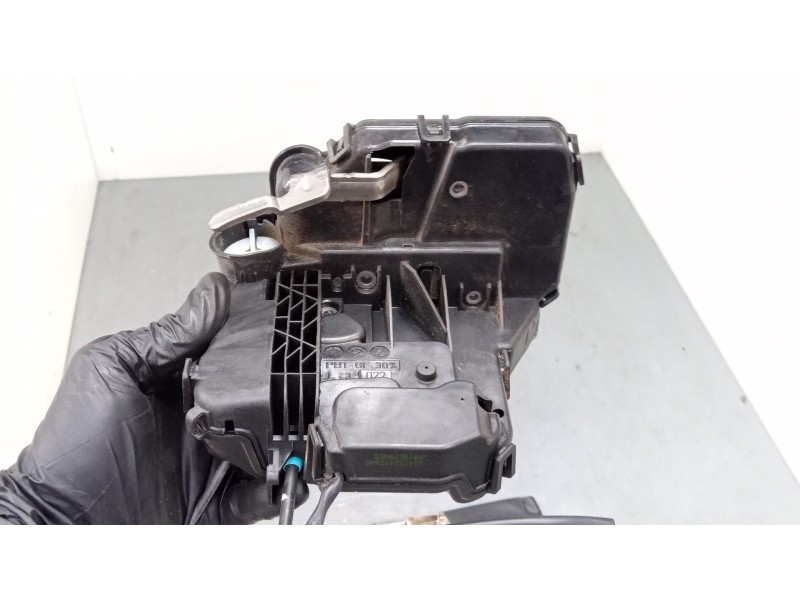 Recambio de cerradura puerta delantera izquierda para mercedes-benz clase c (w203) c 200 kompressor (203.042) referencia OEM IAM