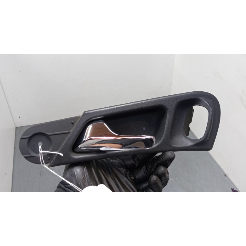 Recambio de maneta interior puerta trasera izquierda para mercedes-benz clase c (w203) c 200 kompressor (203.042) referencia OEM