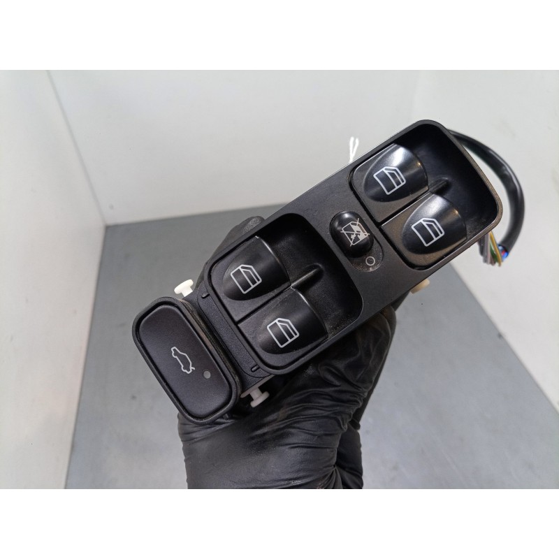 Recambio de mando elevalunas delantero izquierdo para mercedes-benz clase c (w203) c 200 kompressor (203.042) referencia OEM IAM