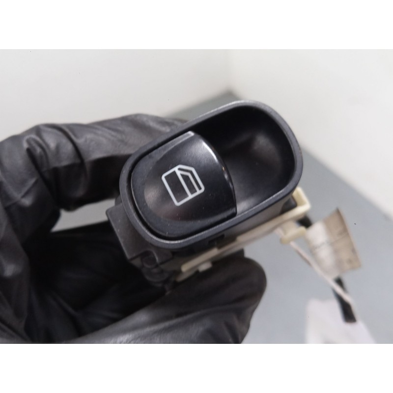 Recambio de mando elevalunas delantero derecho para mercedes-benz clase c (w203) c 200 kompressor (203.042) referencia OEM IAM A
