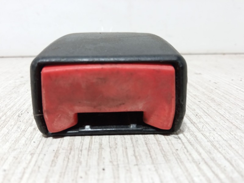 Recambio de anclaje cinturon delantero derecho para mazda 626 v (gf) 2.0 (gfer) referencia OEM IAM   