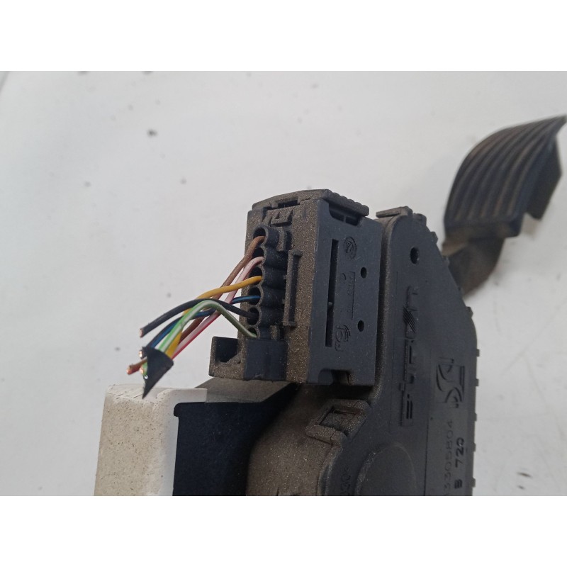Recambio de pedal acelerador para opel corsa e (x15) 1.4 (08, 68) referencia OEM IAM 13305804  