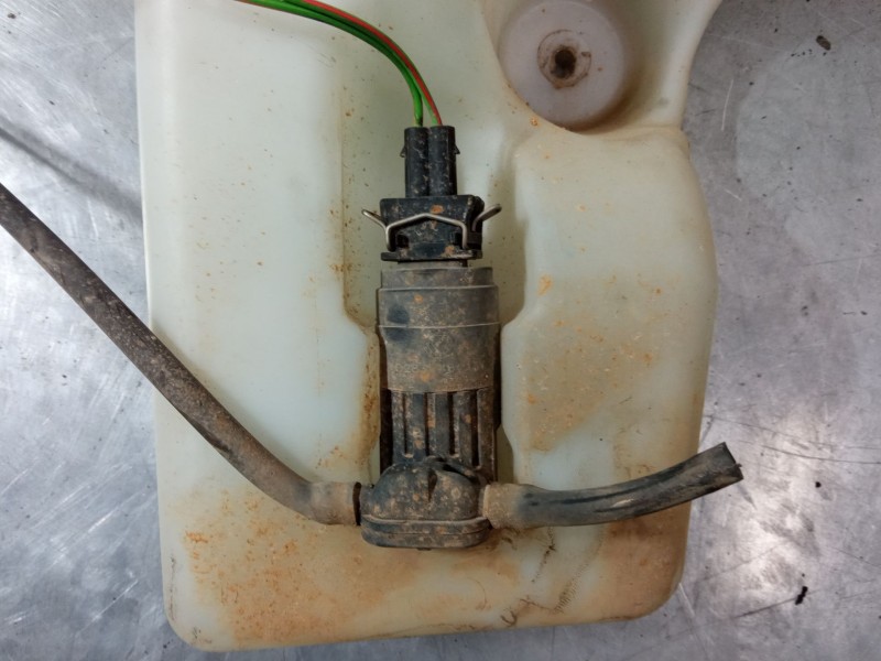 Recambio de deposito limpiaparabrisas para peugeot bipper (aa_) 1.3 hdi 75 referencia OEM IAM   